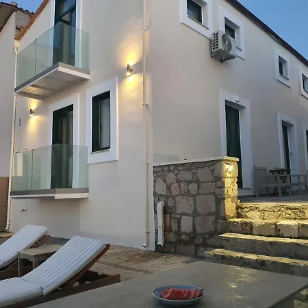 Thalassa Apartment *